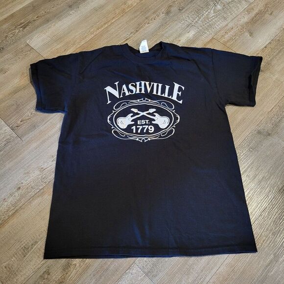 Gildan Nashville Est 1179 Tourist Graphic Crew Neck Tee Shirt Mens Size Medium - Picture 1 of 4